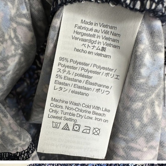 J Crew Turtleneck Top Ruched Matte Jersey Size S Coventry Floral BM340 Navy - Picture 2 of 3